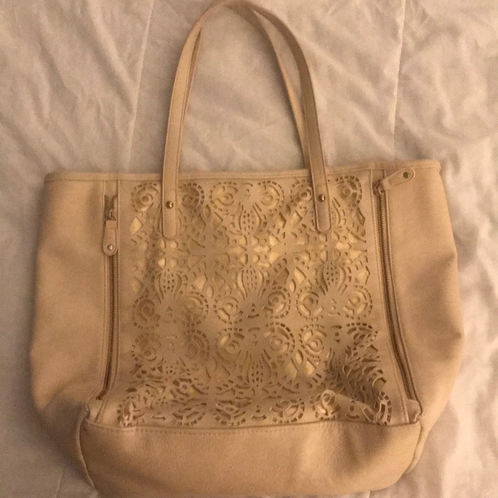 Light beige shoulder tote